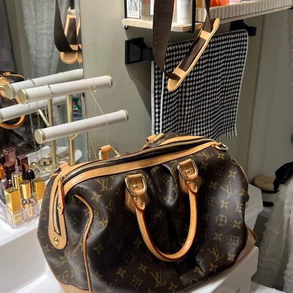 Louis Vuitton Limited Edition Monogram Stephen Boston Bag with Lucite Strap - Picture 5 of 14